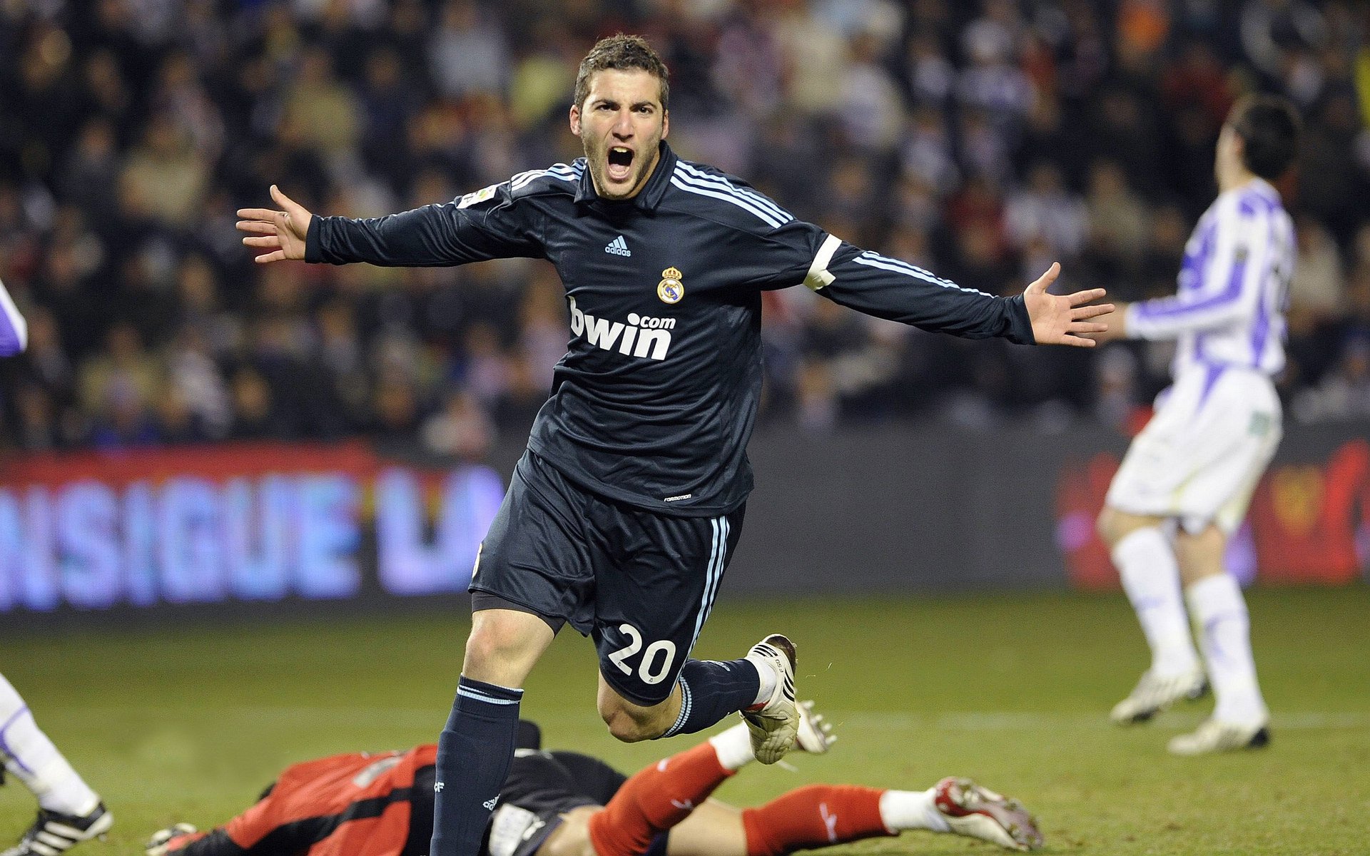 德甲策略多变：战术升级，引领新高潮！，德甲前瞻